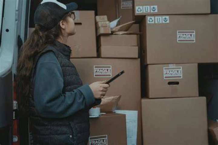 What does freight shipping on eBay mean?